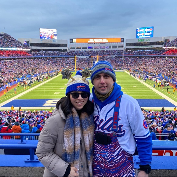 Meet your Posher, Karina - Picture 2 of 3